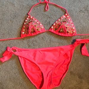 New without tags Victoria’s Secret bikini top!